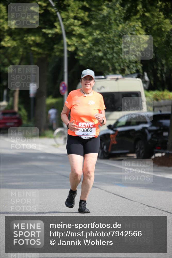 15.06.2025 - REWE Women's Run Jannik Wohlers http://msf.ph/oto/7942566 15.06.2025 10:00:42 Laufen 10863 meine-sportfotos.de