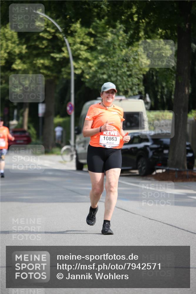 15.06.2025 - REWE Women's Run Jannik Wohlers http://msf.ph/oto/7942571 15.06.2025 10:00:42 Laufen 10863 meine-sportfotos.de
