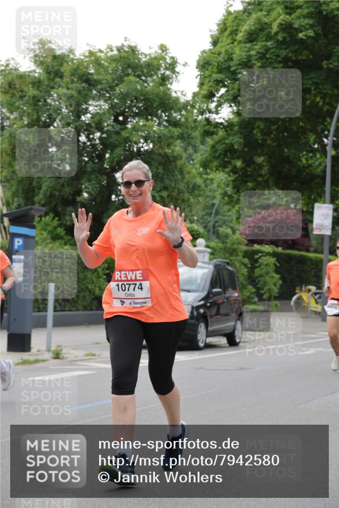 15.06.2025 - REWE Women's Run Jannik Wohlers http://msf.ph/oto/7942580 15.06.2025 08:28:41 Laufen 10774, 0418 meine-sportfotos.de