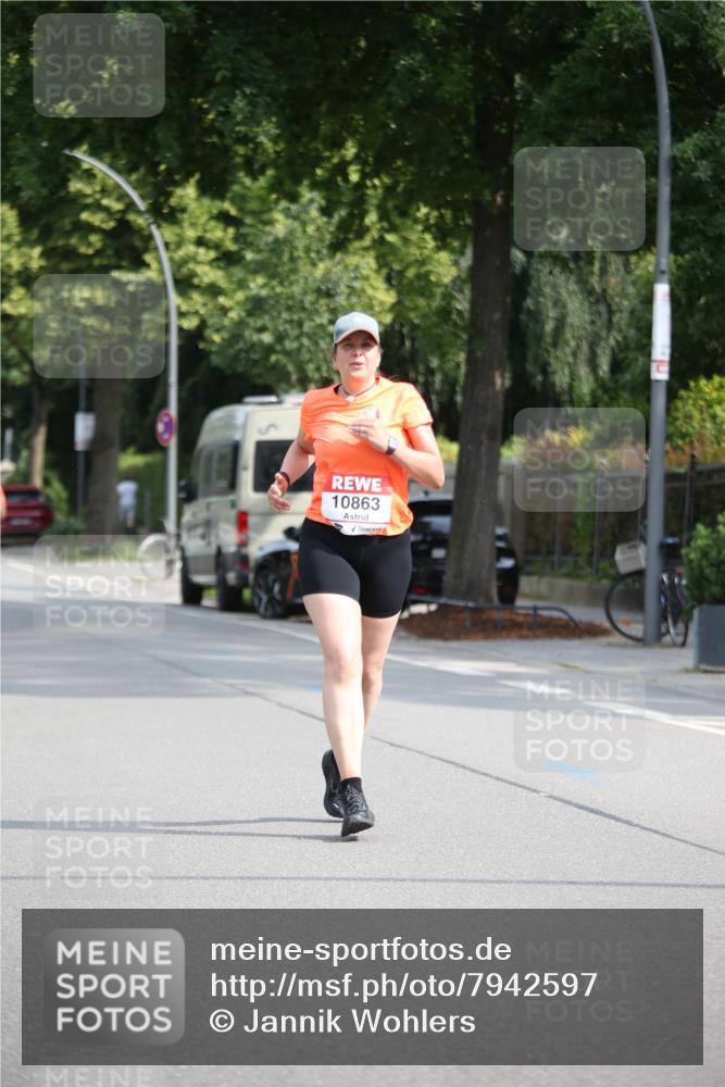 15.06.2025 - REWE Women's Run Jannik Wohlers http://msf.ph/oto/7942597 15.06.2025 10:00:44 Laufen 10863 meine-sportfotos.de