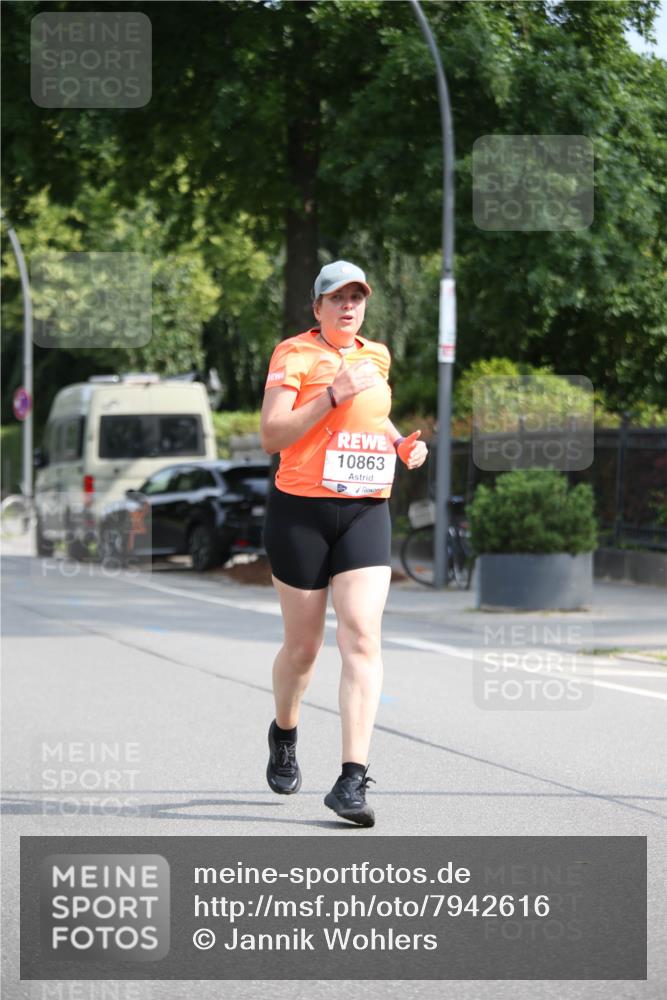 15.06.2025 - REWE Women's Run Jannik Wohlers http://msf.ph/oto/7942616 15.06.2025 10:00:45 Laufen 10863 meine-sportfotos.de