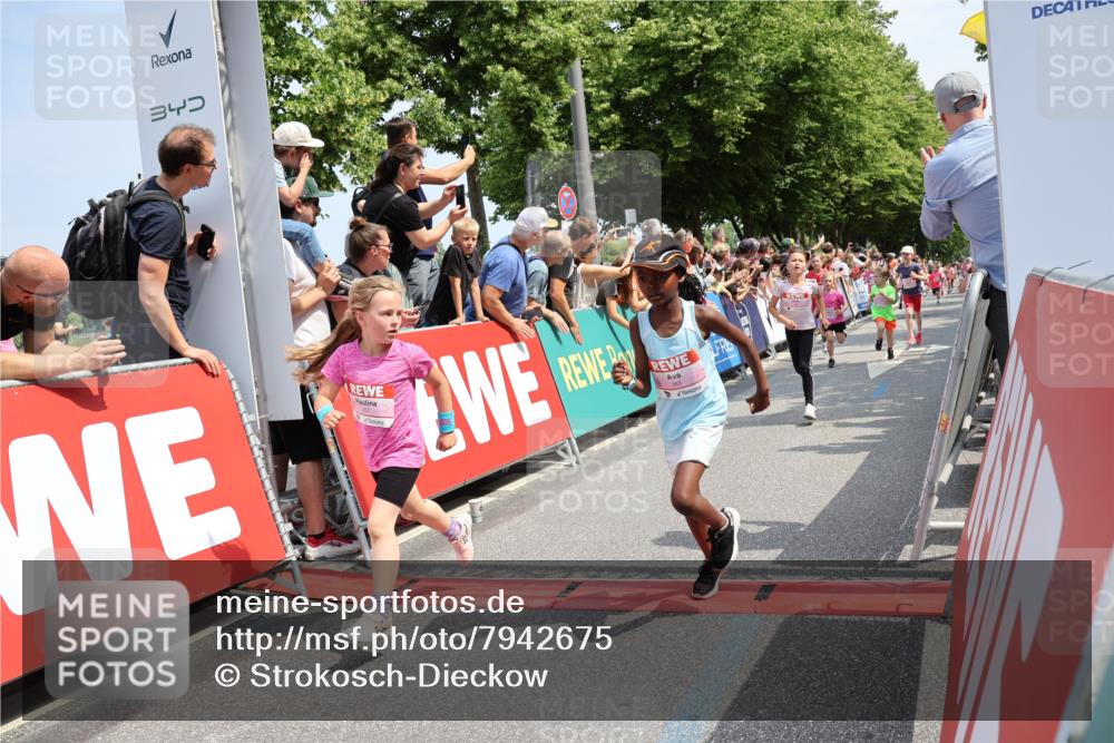 15.06.2025 - REWE Women's Run Strokosch-Dieckow http://msf.ph/oto/7942675 15.06.2025 11:35:08 Ziel 112, 115, 156, 162, 174, 201, 207, 214, 216, 233, 263, 273, 285, 312, 316 meine-sportfotos.de