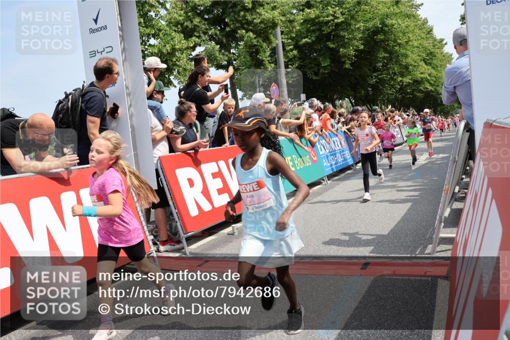 15.06.2025 - REWE Women's Run Strokosch-Dieckow http://msf.ph/oto/7942686 15.06.2025 11:35:09 Ziel 112, 115, 156, 161, 162, 174, 201, 207, 214, 216, 233, 263, 273, 285, 312, 316 meine-sportfotos.de