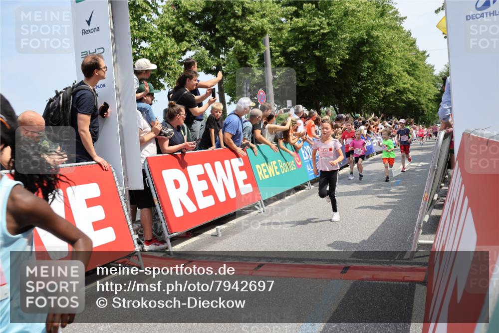 15.06.2025 - REWE Women's Run Strokosch-Dieckow http://msf.ph/oto/7942697 15.06.2025 11:35:09 Ziel 112, 115, 156, 161, 162, 174, 201, 207, 214, 216, 233, 263, 273, 285, 312, 316 meine-sportfotos.de