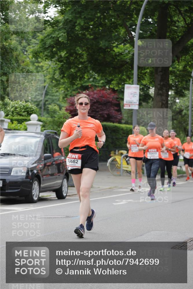 15.06.2025 - REWE Women's Run Jannik Wohlers http://msf.ph/oto/7942699 15.06.2025 08:28:43 Laufen 10682, 10415 meine-sportfotos.de