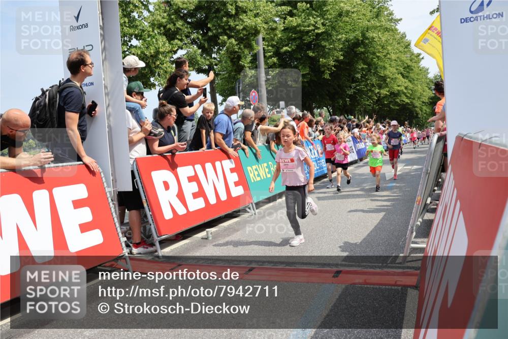 15.06.2025 - REWE Women's Run Strokosch-Dieckow http://msf.ph/oto/7942711 15.06.2025 11:35:09 Ziel 112, 115, 156, 161, 162, 174, 201, 207, 214, 216, 233, 263, 273, 285, 312, 316 meine-sportfotos.de