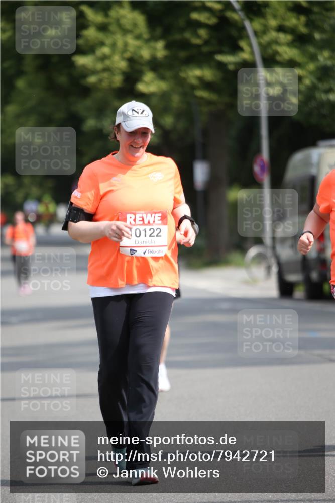 15.06.2025 - REWE Women's Run Jannik Wohlers http://msf.ph/oto/7942721 15.06.2025 10:00:55 Laufen 0122 meine-sportfotos.de