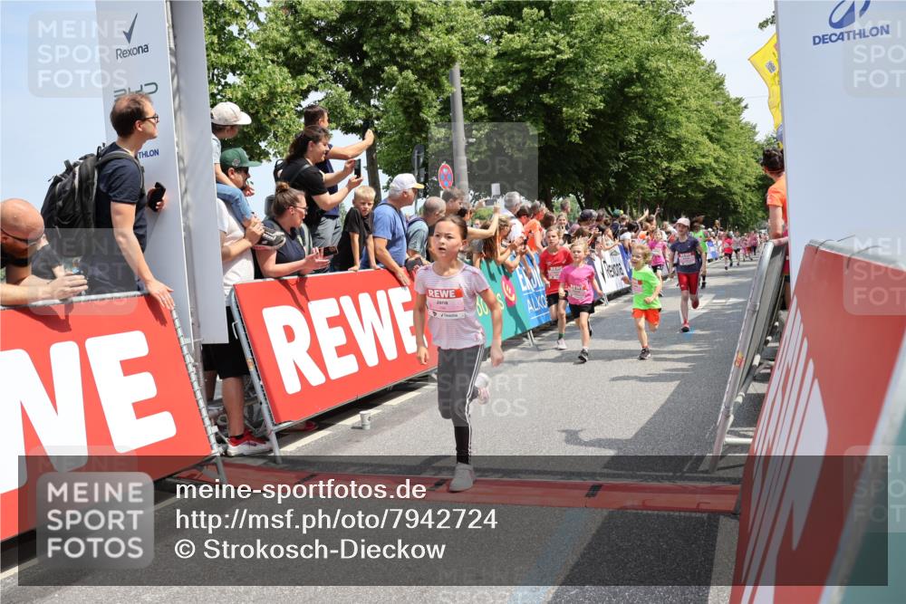 15.06.2025 - REWE Women's Run Strokosch-Dieckow http://msf.ph/oto/7942724 15.06.2025 11:35:10 Ziel 112, 115, 156, 161, 162, 174, 201, 207, 214, 216, 233, 263, 273, 285, 316 meine-sportfotos.de