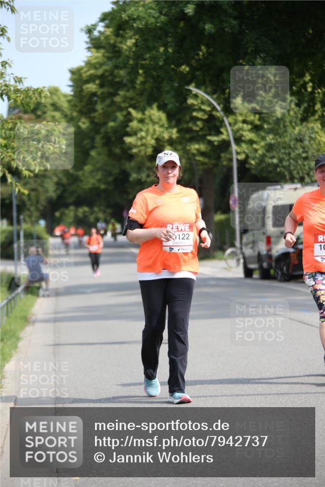 15.06.2025 - REWE Women's Run Jannik Wohlers http://msf.ph/oto/7942737 15.06.2025 10:00:56 Laufen 0122, 10 meine-sportfotos.de