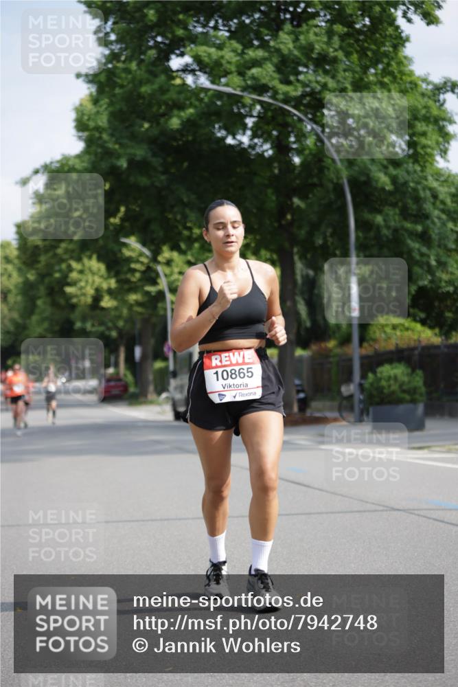 15.06.2025 - REWE Women's Run Jannik Wohlers http://msf.ph/oto/7942748 15.06.2025 08:46:50 Laufen 10865 meine-sportfotos.de