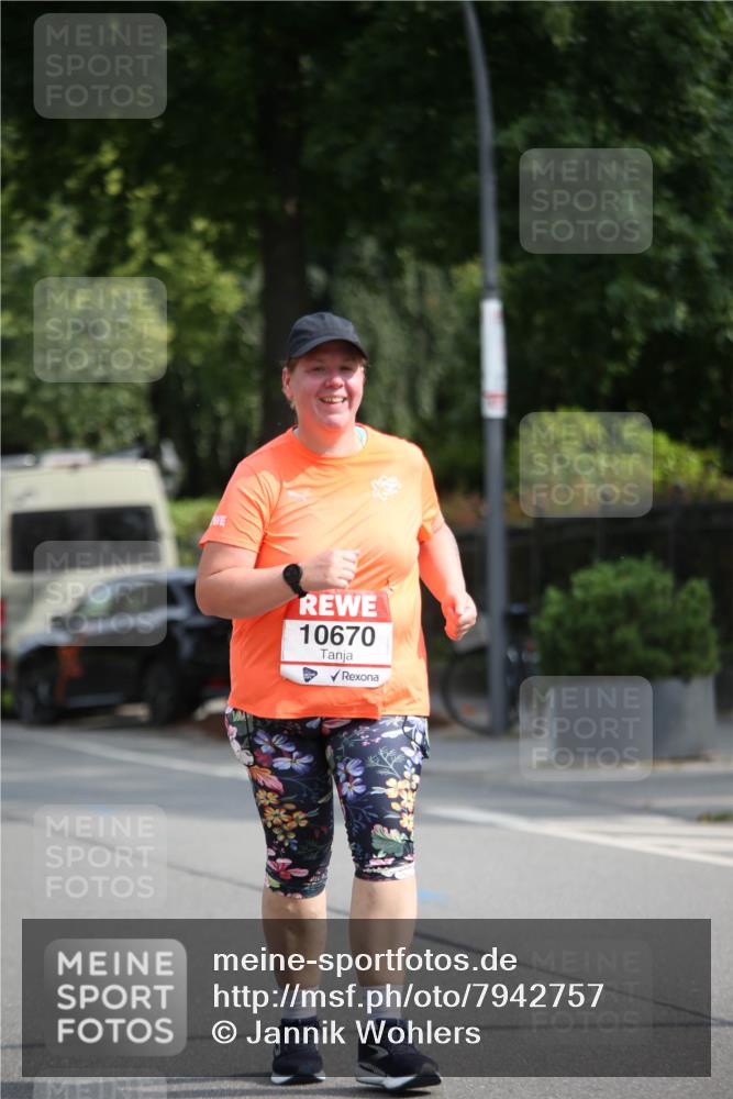 15.06.2025 - REWE Women's Run Jannik Wohlers http://msf.ph/oto/7942757 15.06.2025 10:00:57 Laufen 10670 meine-sportfotos.de