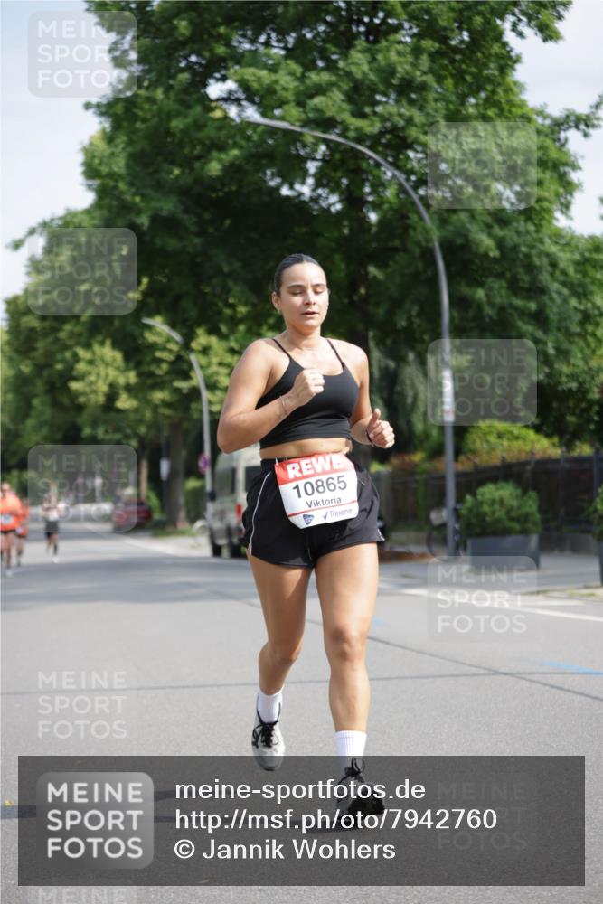15.06.2025 - REWE Women's Run Jannik Wohlers http://msf.ph/oto/7942760 15.06.2025 08:46:50 Laufen 10865 meine-sportfotos.de