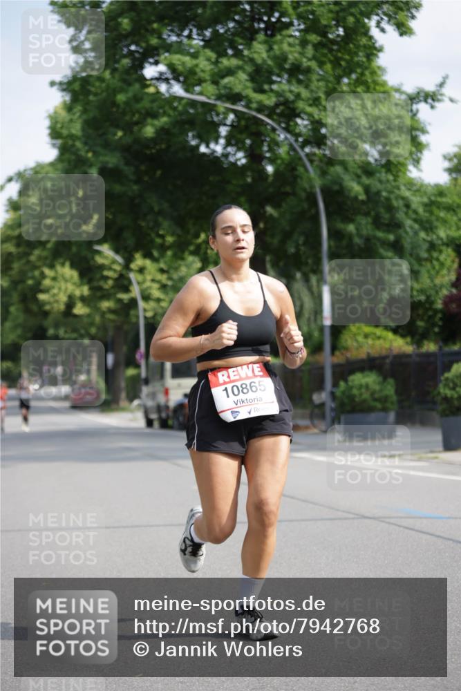 15.06.2025 - REWE Women's Run Jannik Wohlers http://msf.ph/oto/7942768 15.06.2025 08:46:50 Laufen 10865 meine-sportfotos.de