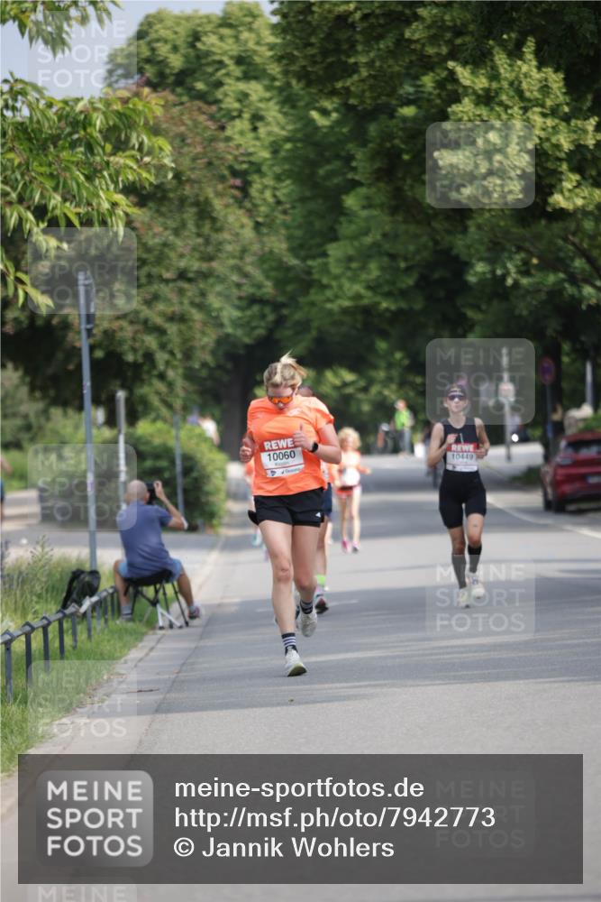 15.06.2025 - REWE Women's Run Jannik Wohlers http://msf.ph/oto/7942773 15.06.2025 08:46:53 Laufen 10060, 10449 meine-sportfotos.de