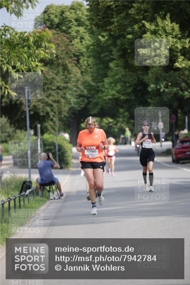15.06.2025 - REWE Women's Run Jannik Wohlers http://msf.ph/oto/7942784 15.06.2025 08:46:53 Laufen 10060, 10449 meine-sportfotos.de