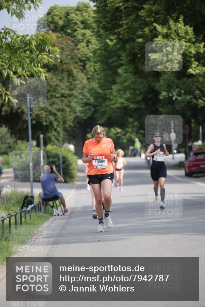 15.06.2025 - REWE Women's Run Jannik Wohlers http://msf.ph/oto/7942787 15.06.2025 08:46:53 Laufen 10060 meine-sportfotos.de
