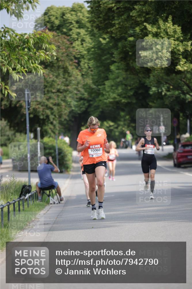 15.06.2025 - REWE Women's Run Jannik Wohlers http://msf.ph/oto/7942790 15.06.2025 08:46:53 Laufen 10060 meine-sportfotos.de