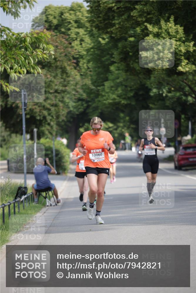 15.06.2025 - REWE Women's Run Jannik Wohlers http://msf.ph/oto/7942821 15.06.2025 08:46:54 Laufen 10060 meine-sportfotos.de