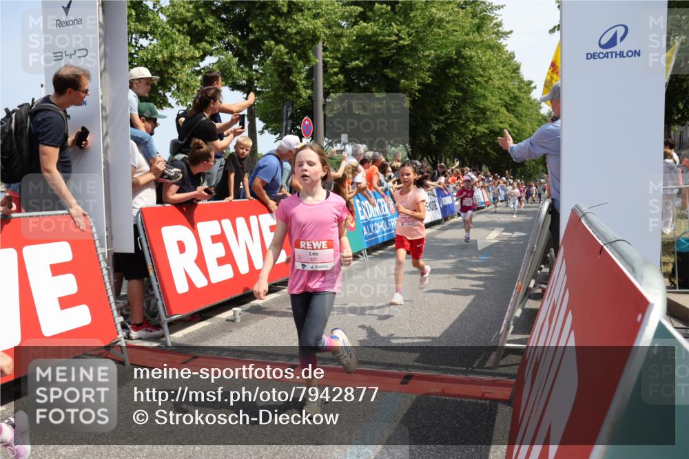 15.06.2025 - REWE Women's Run Strokosch-Dieckow http://msf.ph/oto/7942877 15.06.2025 11:35:19 Ziel 112, 115, 118, 128, 161, 170, 201, 211, 225, 261, 273, 309, 313 meine-sportfotos.de