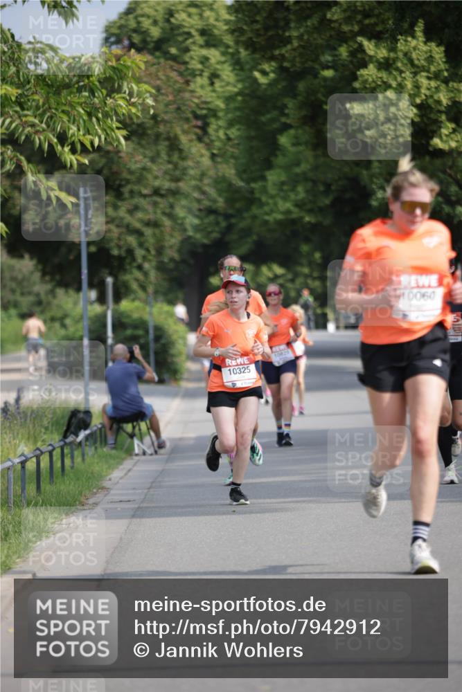 15.06.2025 - REWE Women's Run Jannik Wohlers http://msf.ph/oto/7942912 15.06.2025 08:46:56 Laufen 10325, 108, 29, 10060 meine-sportfotos.de