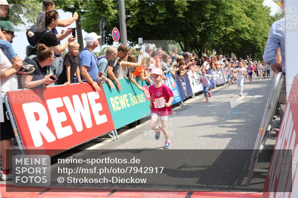 15.06.2025 - REWE Women's Run Strokosch-Dieckow http://msf.ph/oto/7942917 15.06.2025 11:35:20 Ziel 112, 115, 118, 128, 161, 170, 201, 211, 220, 225, 261, 309, 313 meine-sportfotos.de