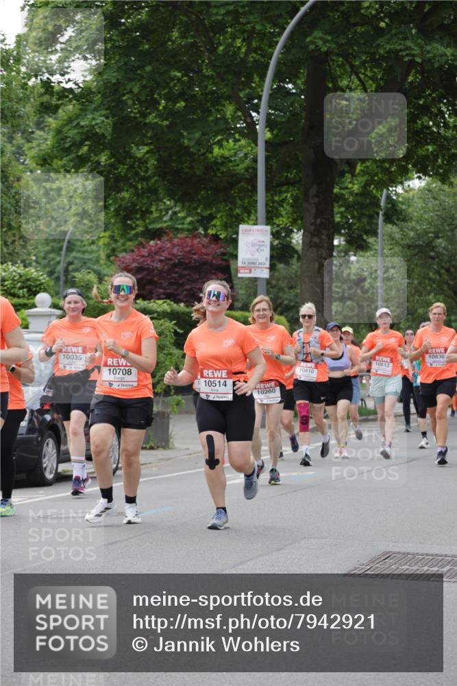 15.06.2025 - REWE Women's Run Jannik Wohlers http://msf.ph/oto/7942921 15.06.2025 08:28:49 Laufen 10035, 2025, 3, 10836, 10613, 10810, 10260, 10708, 10514 meine-sportfotos.de