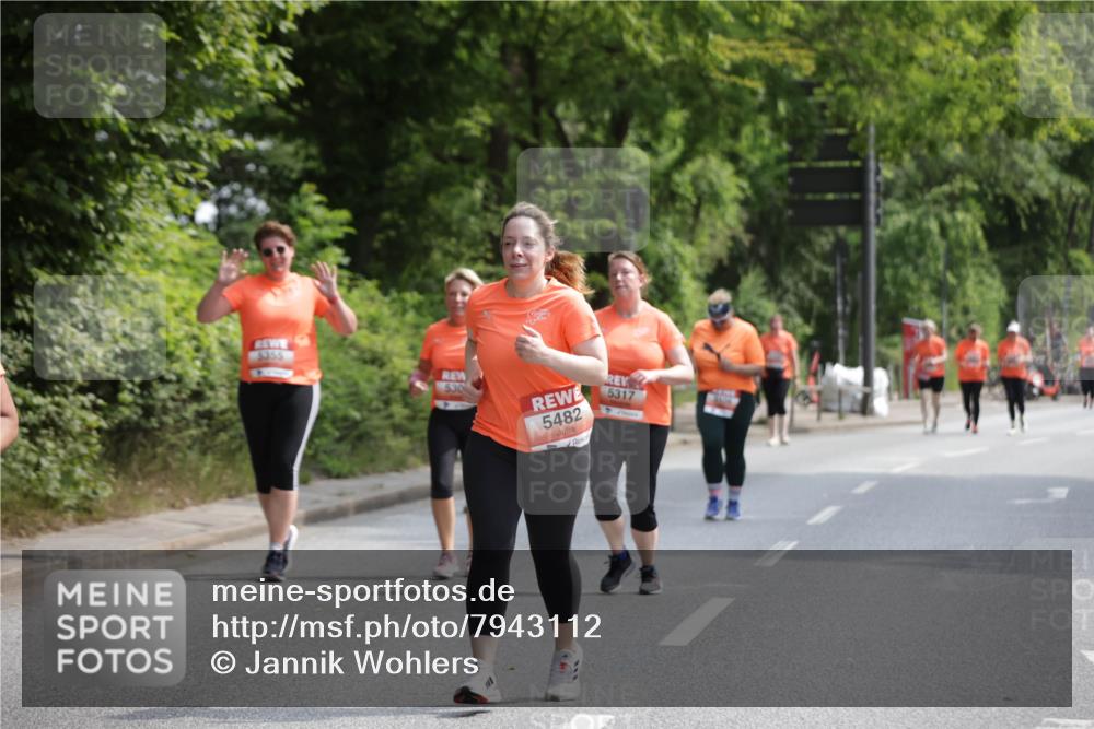 15.06.2025 - REWE Women's Run Jannik Wohlers http://msf.ph/oto/7943112 15.06.2025 10:16:23 Laufen 5355, 530, 5482, 5317 meine-sportfotos.de