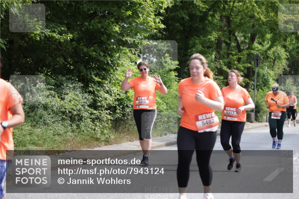 15.06.2025 - REWE Women's Run Jannik Wohlers http://msf.ph/oto/7943124 15.06.2025 10:16:24 Laufen 5355, 5106, 5482, 5317 meine-sportfotos.de