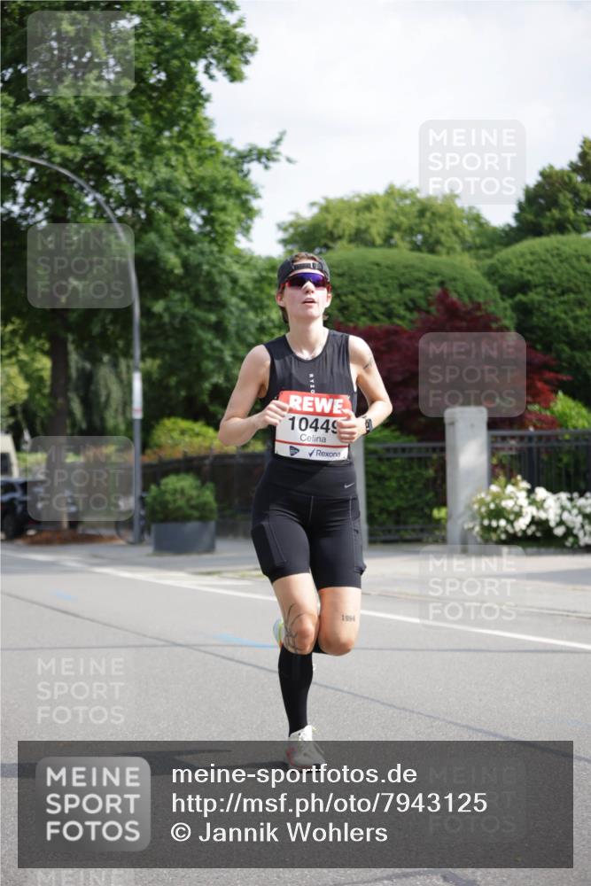 15.06.2025 - REWE Women's Run Jannik Wohlers http://msf.ph/oto/7943125 15.06.2025 08:47:03 Laufen 10449, 1964 meine-sportfotos.de