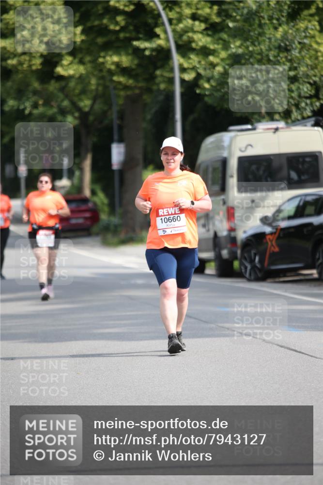 15.06.2025 - REWE Women's Run Jannik Wohlers http://msf.ph/oto/7943127 15.06.2025 10:01:37 Laufen 10660 meine-sportfotos.de