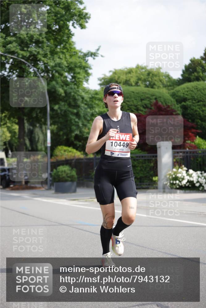 15.06.2025 - REWE Women's Run Jannik Wohlers http://msf.ph/oto/7943132 15.06.2025 08:47:03 Laufen 10449, 1964 meine-sportfotos.de