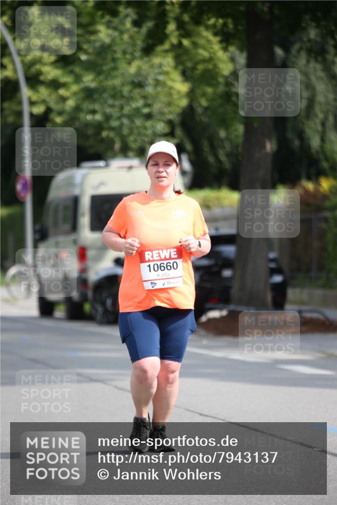 15.06.2025 - REWE Women's Run Jannik Wohlers http://msf.ph/oto/7943137 15.06.2025 10:01:40 Laufen 10660 meine-sportfotos.de