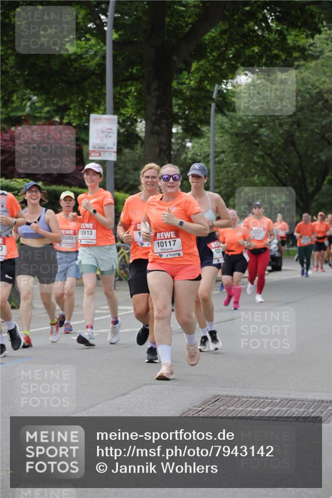 15.06.2025 - REWE Women's Run Jannik Wohlers http://msf.ph/oto/7943142 15.06.2025 08:28:52 Laufen 10613, 10117 meine-sportfotos.de