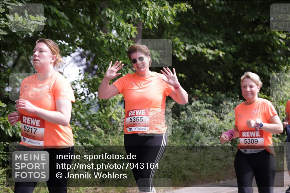 15.06.2025 - REWE Women's Run Jannik Wohlers http://msf.ph/oto/7943164 15.06.2025 10:16:28 Laufen 5317, 5355, 5309 meine-sportfotos.de
