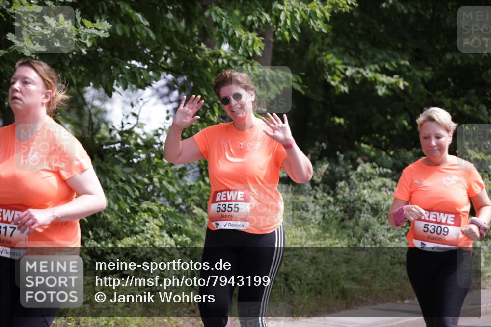 15.06.2025 - REWE Women's Run Jannik Wohlers http://msf.ph/oto/7943199 15.06.2025 10:16:28 Laufen 317, 5355, 5309 meine-sportfotos.de