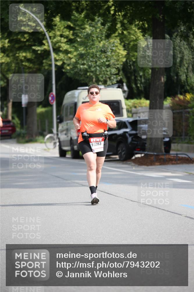 15.06.2025 - REWE Women's Run Jannik Wohlers http://msf.ph/oto/7943202 15.06.2025 10:01:46 Laufen 10283 meine-sportfotos.de