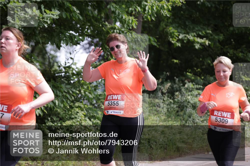 15.06.2025 - REWE Women's Run Jannik Wohlers http://msf.ph/oto/7943206 15.06.2025 10:16:28 Laufen 7, 5355, 5309 meine-sportfotos.de