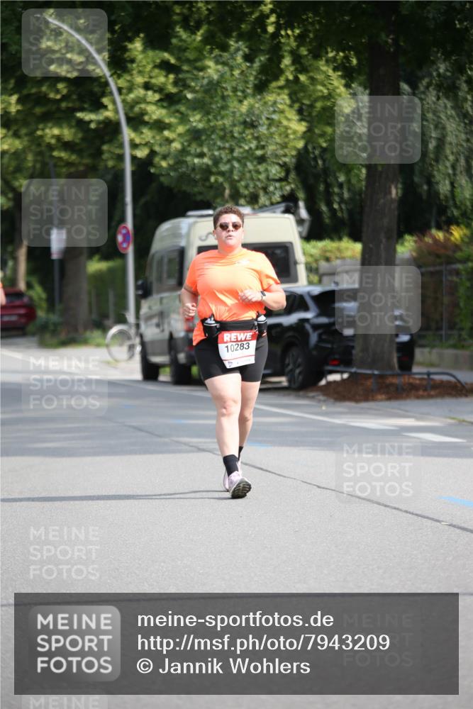 15.06.2025 - REWE Women's Run Jannik Wohlers http://msf.ph/oto/7943209 15.06.2025 10:01:46 Laufen 10283 meine-sportfotos.de