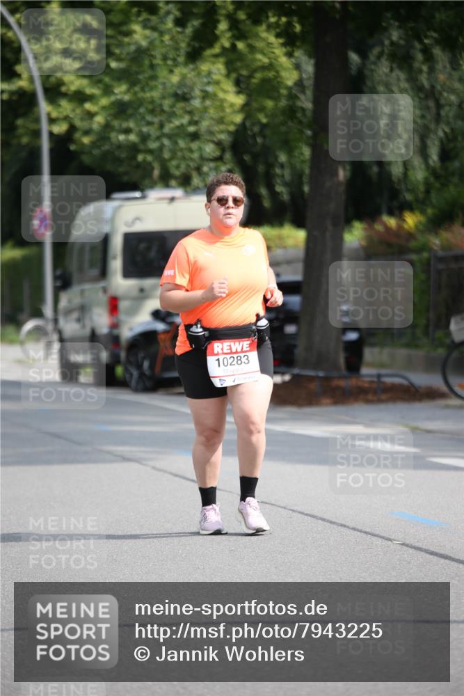 15.06.2025 - REWE Women's Run Jannik Wohlers http://msf.ph/oto/7943225 15.06.2025 10:01:47 Laufen 10283 meine-sportfotos.de