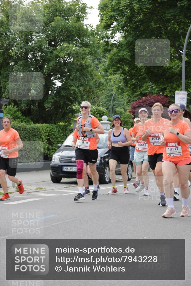 15.06.2025 - REWE Women's Run Jannik Wohlers http://msf.ph/oto/7943228 15.06.2025 08:28:53 Laufen 10, 10, 10810, 10613, 10836, 10117, 10 meine-sportfotos.de