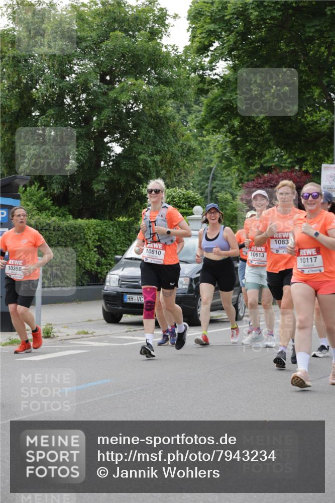 15.06.2025 - REWE Women's Run Jannik Wohlers http://msf.ph/oto/7943234 15.06.2025 08:28:53 Laufen 10358, 1083, 10613, 10810, 10117, 15, 2 meine-sportfotos.de