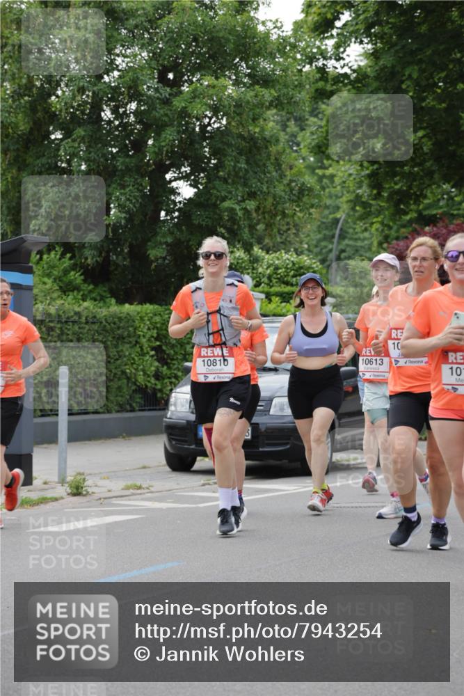 15.06.2025 - REWE Women's Run Jannik Wohlers http://msf.ph/oto/7943254 15.06.2025 08:28:53 Laufen 10810, 10613 meine-sportfotos.de