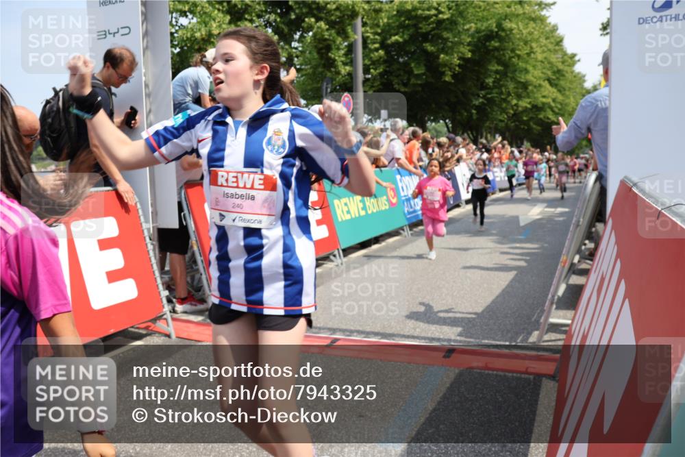 15.06.2025 - REWE Women's Run Strokosch-Dieckow http://msf.ph/oto/7943325 15.06.2025 11:35:34 Ziel 107, 111, 120, 121, 122, 131, 133, 137, 139, 152, 175, 181, 229, 240, 246, 251, 260, 264, 268, 269, 280, 284, 286, 295, 296, 302 meine-sportfotos.de
