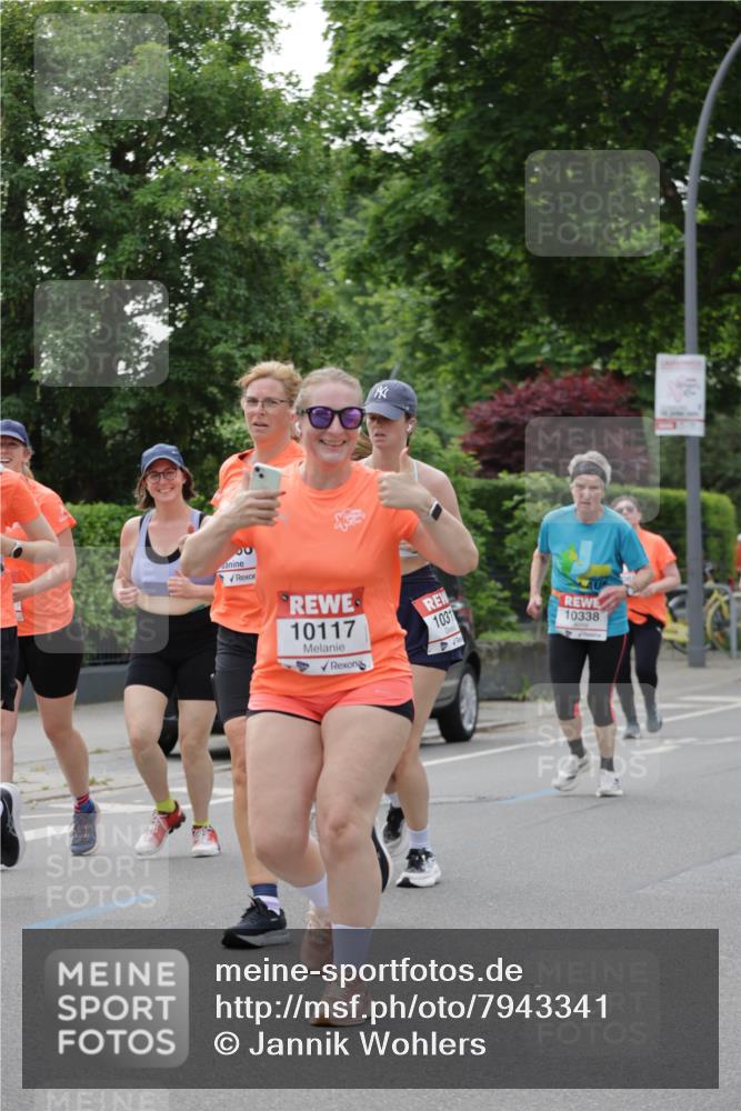 15.06.2025 - REWE Women's Run Jannik Wohlers http://msf.ph/oto/7943341 15.06.2025 08:28:54 Laufen 10117, 1031, 10338 meine-sportfotos.de