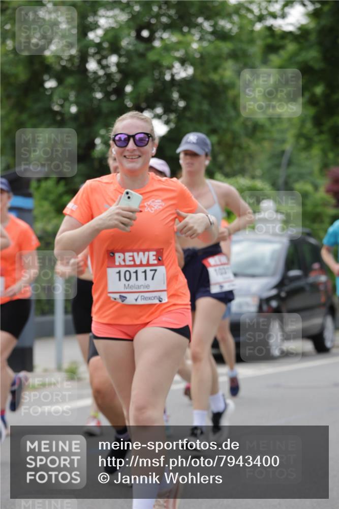 15.06.2025 - REWE Women's Run Jannik Wohlers http://msf.ph/oto/7943400 15.06.2025 08:28:55 Laufen 10117 meine-sportfotos.de