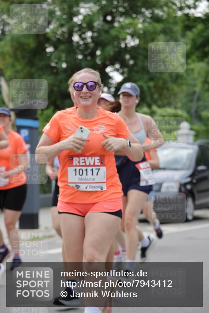 15.06.2025 - REWE Women's Run Jannik Wohlers http://msf.ph/oto/7943412 15.06.2025 08:28:55 Laufen 10117 meine-sportfotos.de