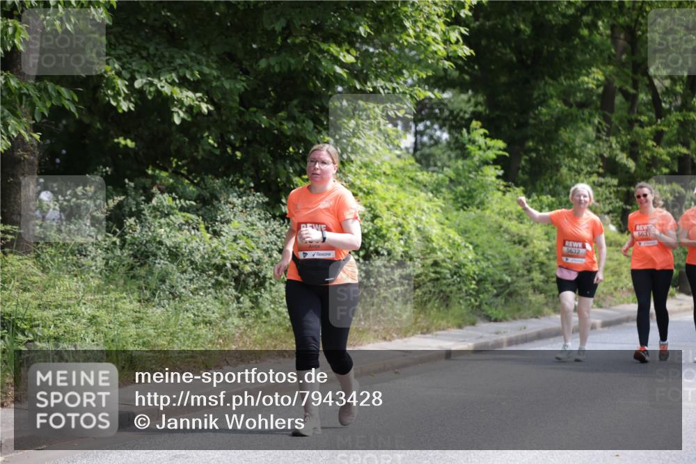 15.06.2025 - REWE Women's Run Jannik Wohlers http://msf.ph/oto/7943428 15.06.2025 10:16:40 Laufen 5631, 5632 meine-sportfotos.de