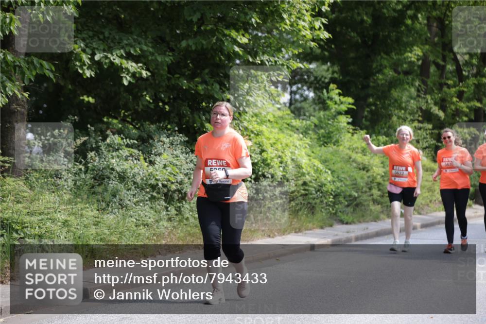 15.06.2025 - REWE Women's Run Jannik Wohlers http://msf.ph/oto/7943433 15.06.2025 10:16:40 Laufen 563, 5632 meine-sportfotos.de