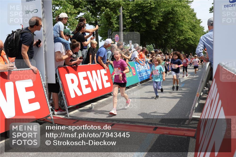 15.06.2025 - REWE Women's Run Strokosch-Dieckow http://msf.ph/oto/7943445 15.06.2025 11:35:38 Ziel 107, 111, 121, 122, 125, 133, 152, 168, 177, 181, 199, 226, 229, 239, 240, 246, 251, 260, 264, 280, 281, 284, 295, 302, 308 meine-sportfotos.de