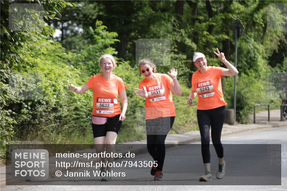 15.06.2025 - REWE Women's Run Jannik Wohlers http://msf.ph/oto/7943505 15.06.2025 10:16:42 Laufen 5632, 862, 5631, 5243 meine-sportfotos.de